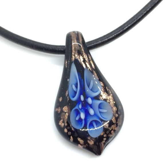 3/$30 MODERNIST FAUX LEATHER CORD ART GLASS FLOWER MOTIF PENDANT NECKLACE BOHO - Picture 7 of 13